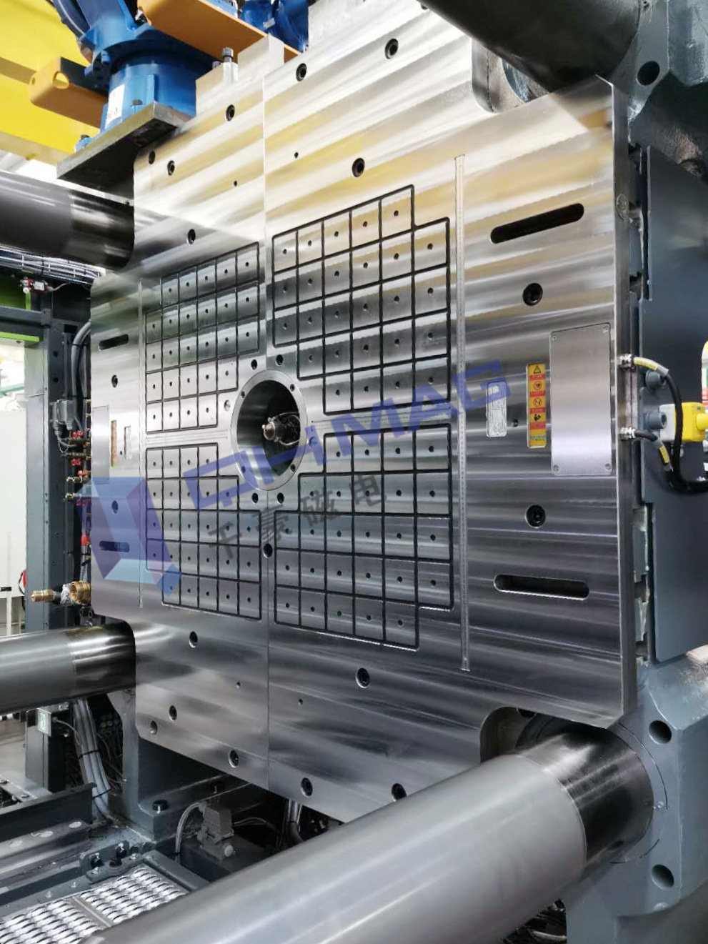 千豪注塑機(jī)快速換模系統(tǒng)磁力模板